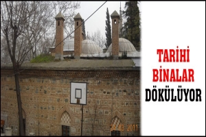 KAMUYA AİT TARİHİ BİNALAR DÖKÜLÜYOR