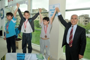 YÜZÜCÜLER MADALYALARINA KAVUŞTU