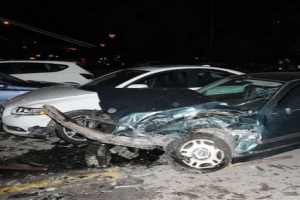 ALKOLLÜ GENÇ ORTALIĞI SAVAŞ ALANINA ÇEVİRD