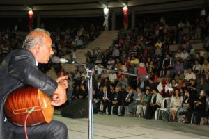 Aşıklar türküleriyle, şariler şiirleriyle büyüledi