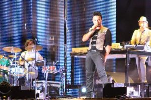Megastar Tarkan Bursa'yı coşturdu
