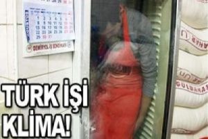 Buzdolabına girerek serinliyorlar