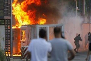 Kosova-Sırbistan sınırı alev alev