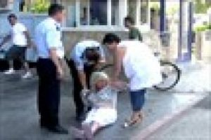 Rus kadın polise zor anlar yaşattı