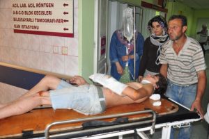 Babasına yardım ederken inşaattan düştü