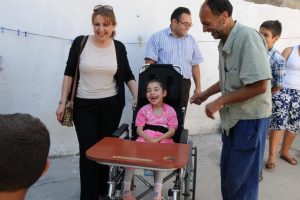 Dedesi topladı tekerlekli sandalyesine kavuştu