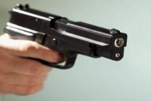 Gürültü yüzünden çocuğu vurdu