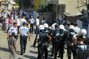 Bursa'da çocuk yüzünden mahalle birbirine girdi