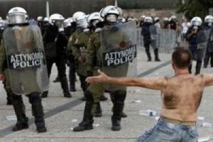 Atina çöküşün eşiğinde!