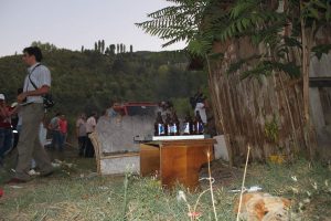 Alem yaparken ormanı kül ettiler