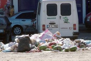 Mahalle meydanı çöplüğe dönüştü, halk tepkili