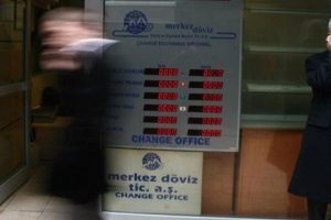 Dolar 2.5 yılın zirvesine çıktı