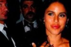 Anne olduktan sonra ilk olarak dudaklarına silikon taktırdı