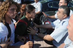 Bülent Arınç'a protesto şoku