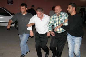 Çaldıkları salçaları yarı fiyatına sattılar