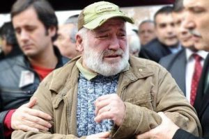 Annesine gözyaşları ile veda etti