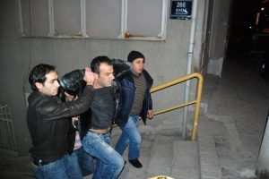 Polislerden nefes kesen operasyon