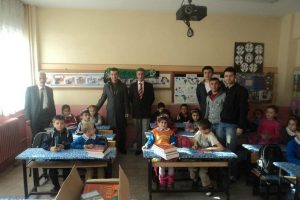 Harmancıklı miniklere hikaye kitabı dağıtıldı