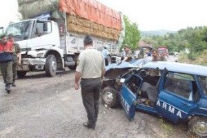 Askeri araç kaza yaptı