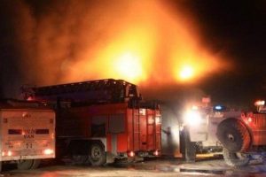 Van'da deprem yardımları alevler içinde