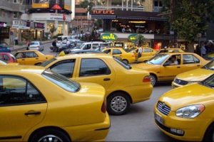 Takside öpücük mahkemelik etti