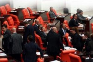 CHP'li vekiller Meclis'i terk etti