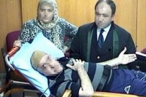 Mahkeme salonunda tuhaf görüntü!