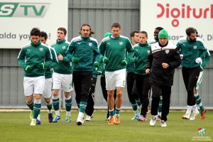 Bursaspor, Beşiktaş randevusuna ara vermeden başladı