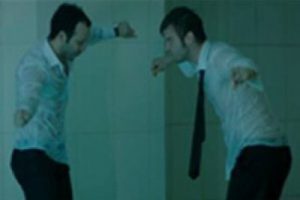 Kuzey'den göbek şov