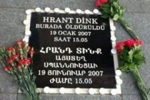 Agos'un önünde sessiz çığlık