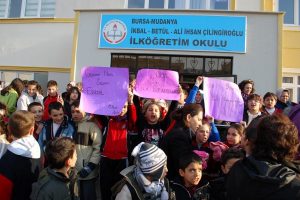 Öğrencilerin öğretmen isyanı