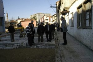 Orhaneli şehir merkezine parke döşeniyor
