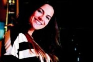 Yüksel Ak çay aşeriyor