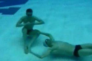 su altında güzel hareketler