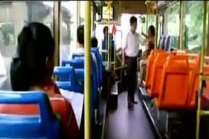 tacizciye uçan tekme kamerada