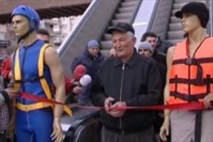 'Yürümeyen' merdivene sembolik açılış!