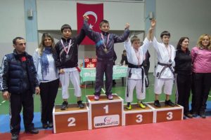 Mudanyalı sporcuların madalya sevinci