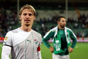 Serdar Aziz'e nazar değdi