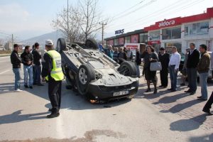 Otomobilin çarptığı cip takla attı