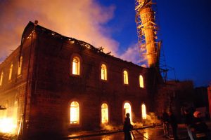 Ulu Cami alevler içinde kaldı