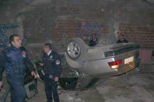 Otomobil takla attı