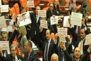 Meclis'te pankartlı protesto