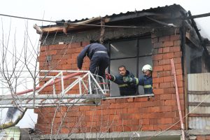 Banyo bacası evi kül etti