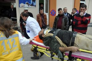Forkliftten düşen işçiler ağır yaralandı