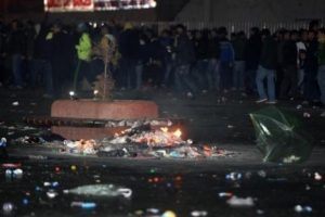 Fenerliler adliyeye girmek istedi, polis ateş açtı