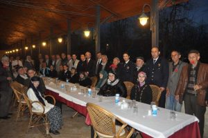 Emniyetten huzurevi sakinlerine yemek
