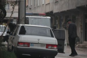 Otomobilin teybini çaldılar
