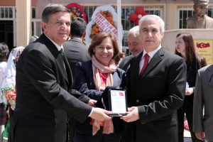 Çocuklar Anadol'a kendi dünyalarını kattılar