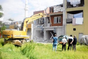 Bursa'da ağlatan yıkım