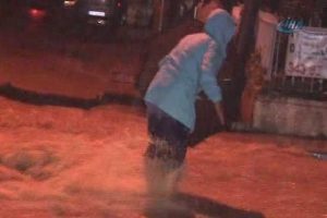 İzmir yağmura teslim oldu